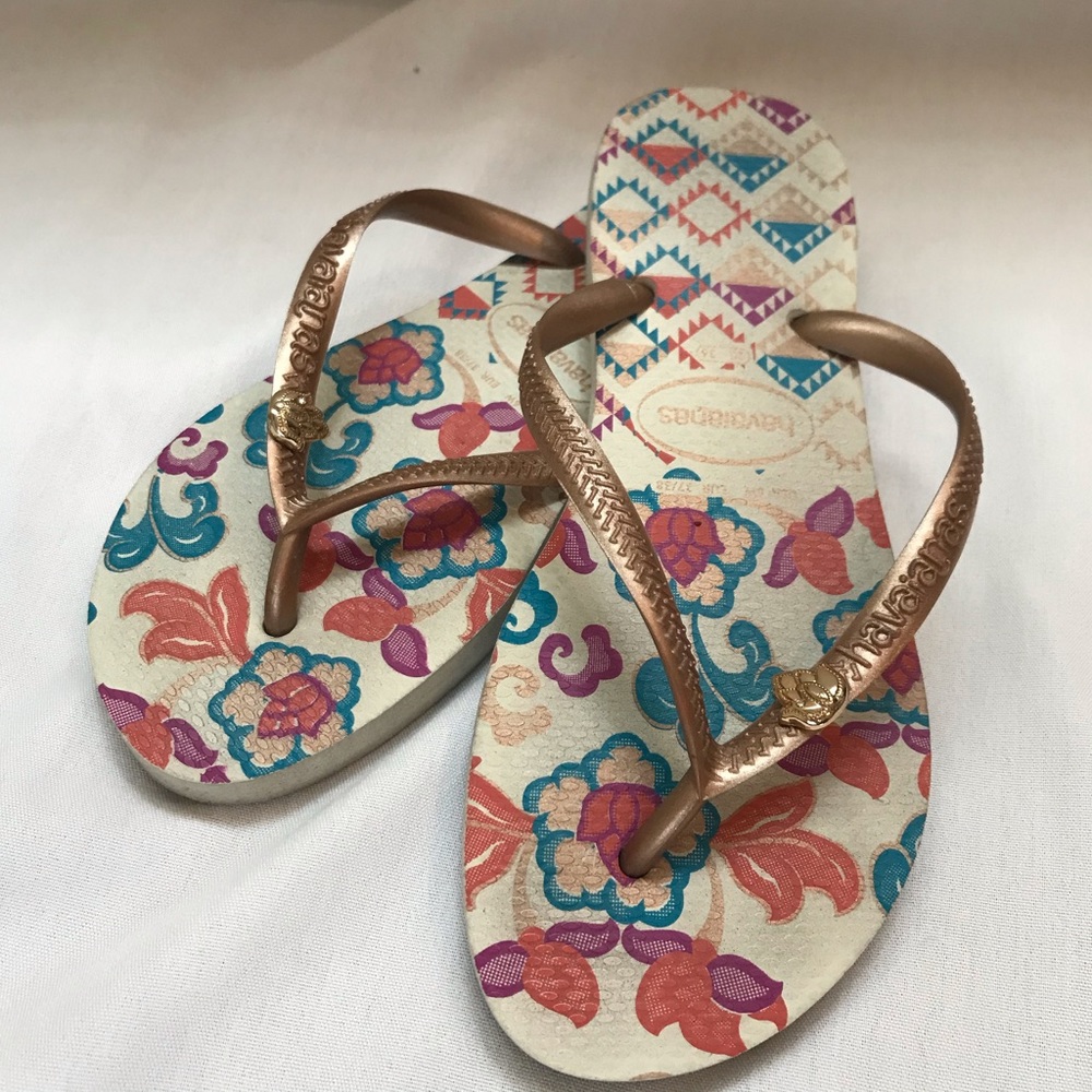Havaiana’s Floral Flip Flops w/ gold accent jewel
